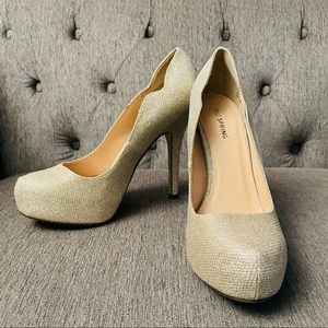 Gold Glitter Platform Pumps Size 7.5 - Never Worn